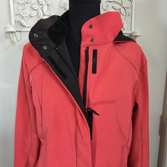 Avia Soft Shell Lined Womans Red Jacket Size MED - Picture 3 of 5